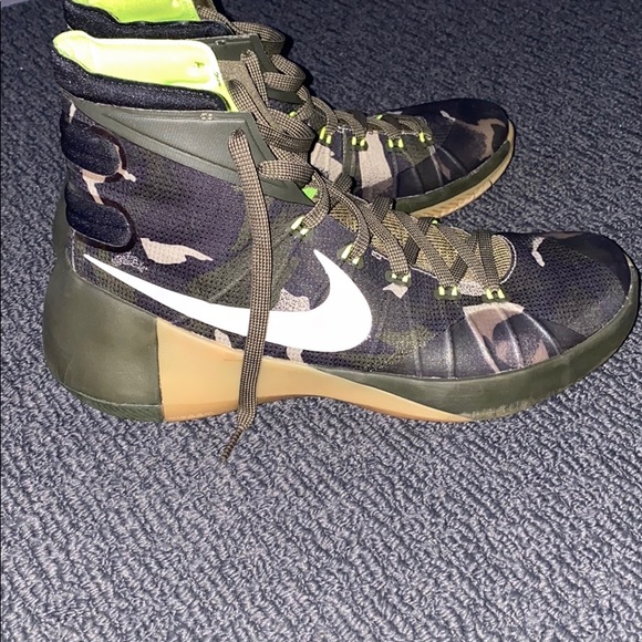 Nike Camo Hyoerdunk. Size 11.5 Men’s - Picture 3 of 6
